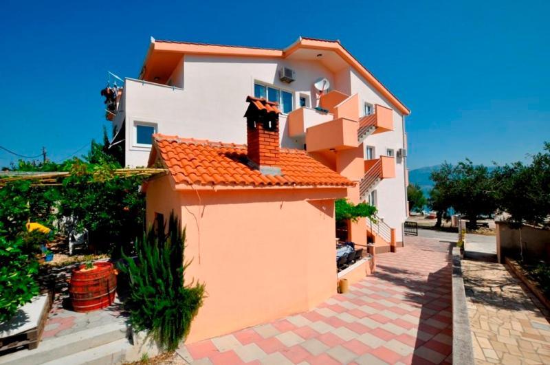 Apartmán Marinovi Dvori Slatine Exteriér fotografie